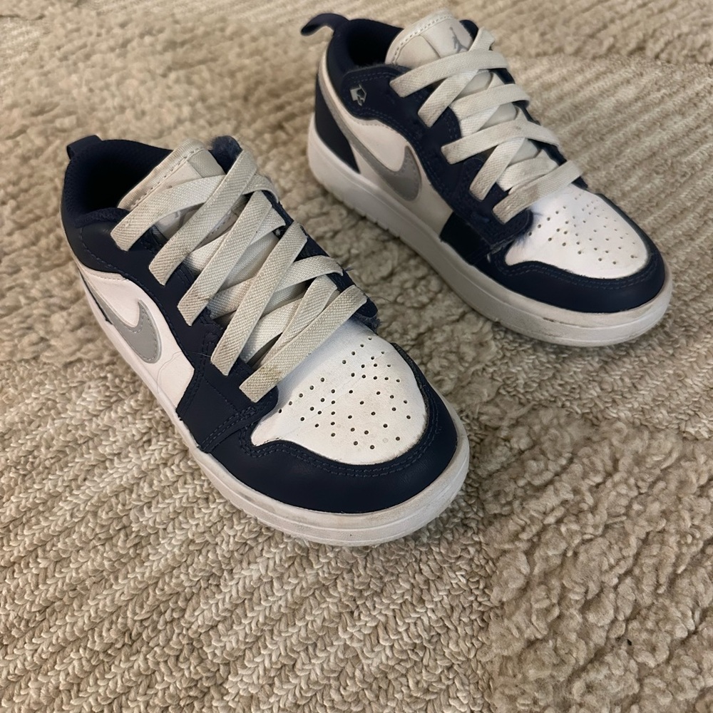 Nike Kids Navy Blue and White Low-Top Sneakers